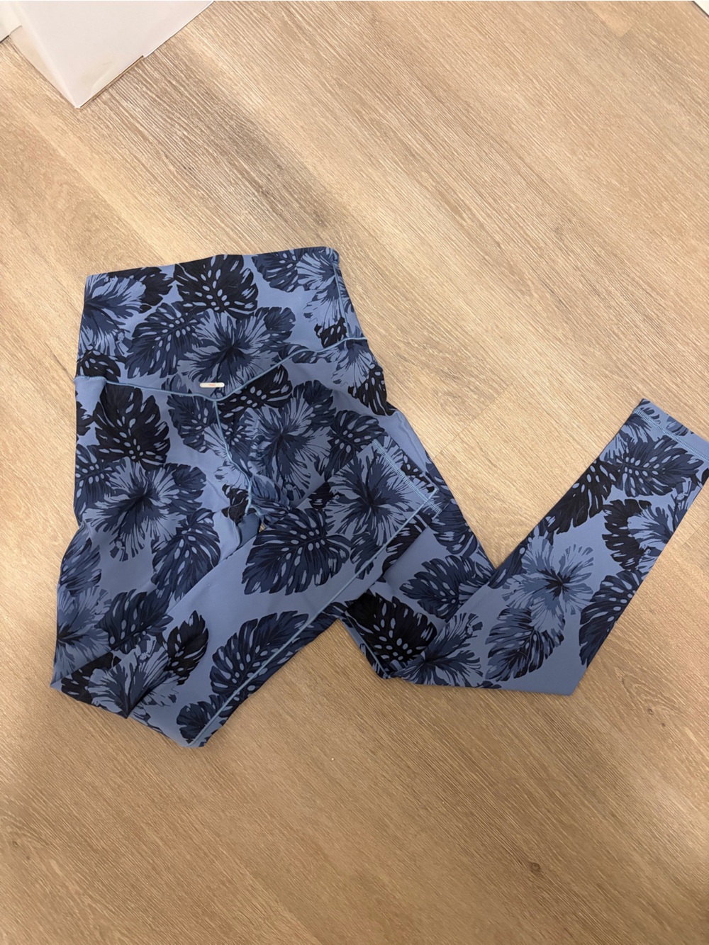 Aerie chill play move high-waisted leggings tropical leaf size m